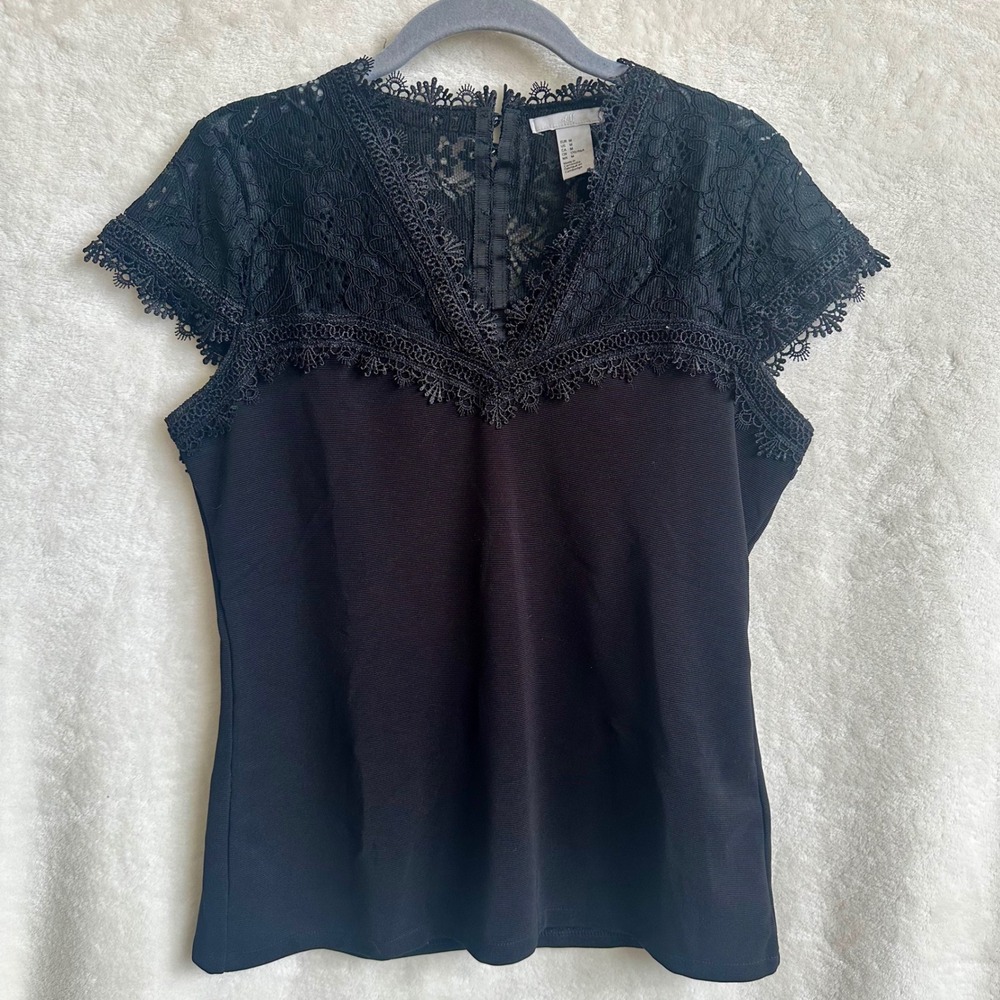 H&M Womens Black Lace Yoke Short Sleeve V Trim Cap Sleeve Top Blouse M